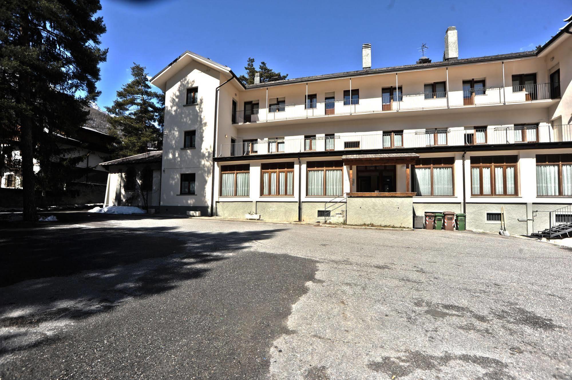 Casa San Francesco Hotel Bardonecchia Exterior photo